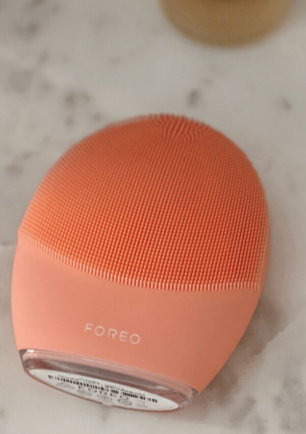 Foreo LUNA 4 Review: Elevate Your Over-40 Skincare Routine