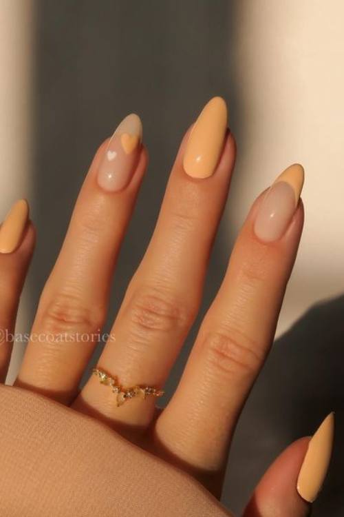 Classy peach nails for spring