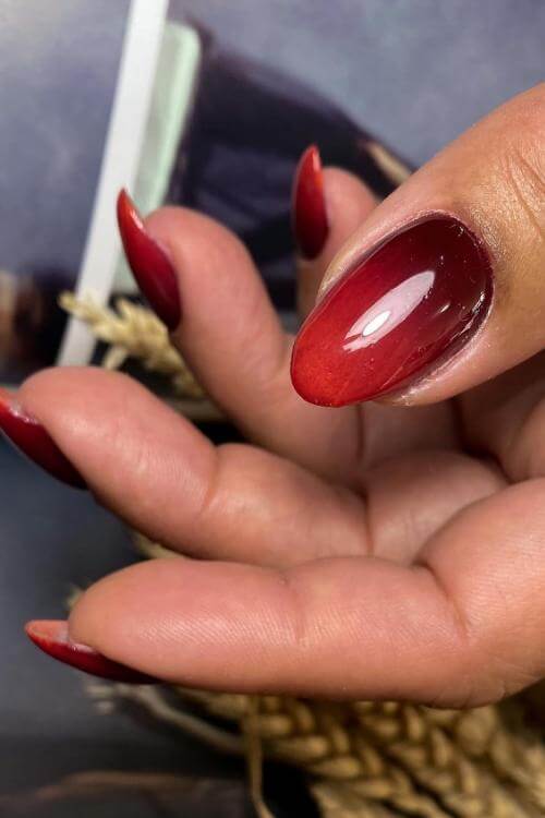 red fall nail inspo